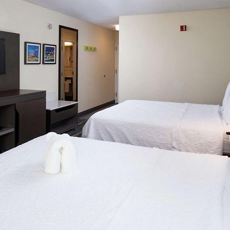 Hampton Inn Greensboro Airport Ngoại thất bức ảnh