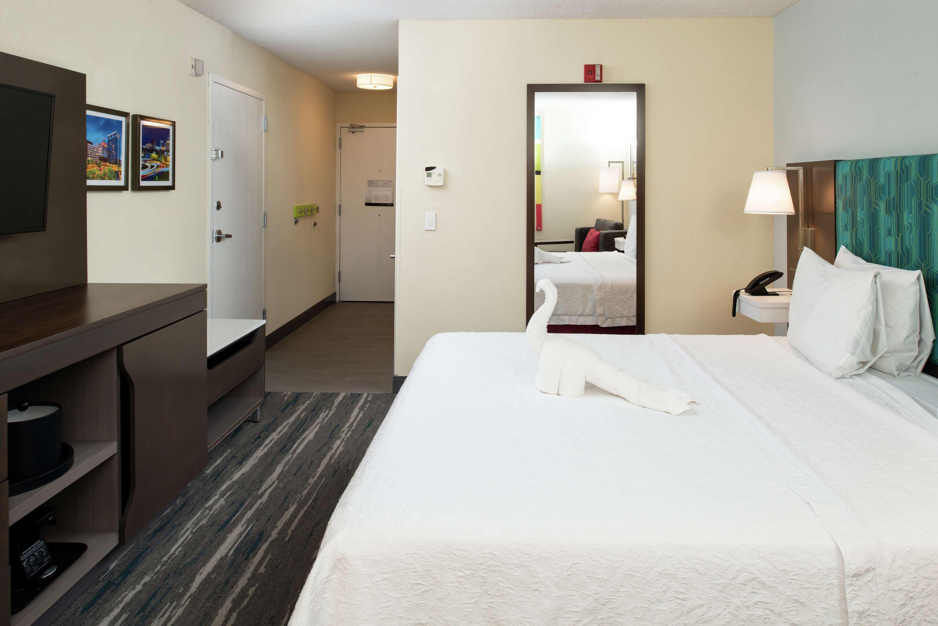 Hampton Inn Greensboro Airport Ngoại thất bức ảnh