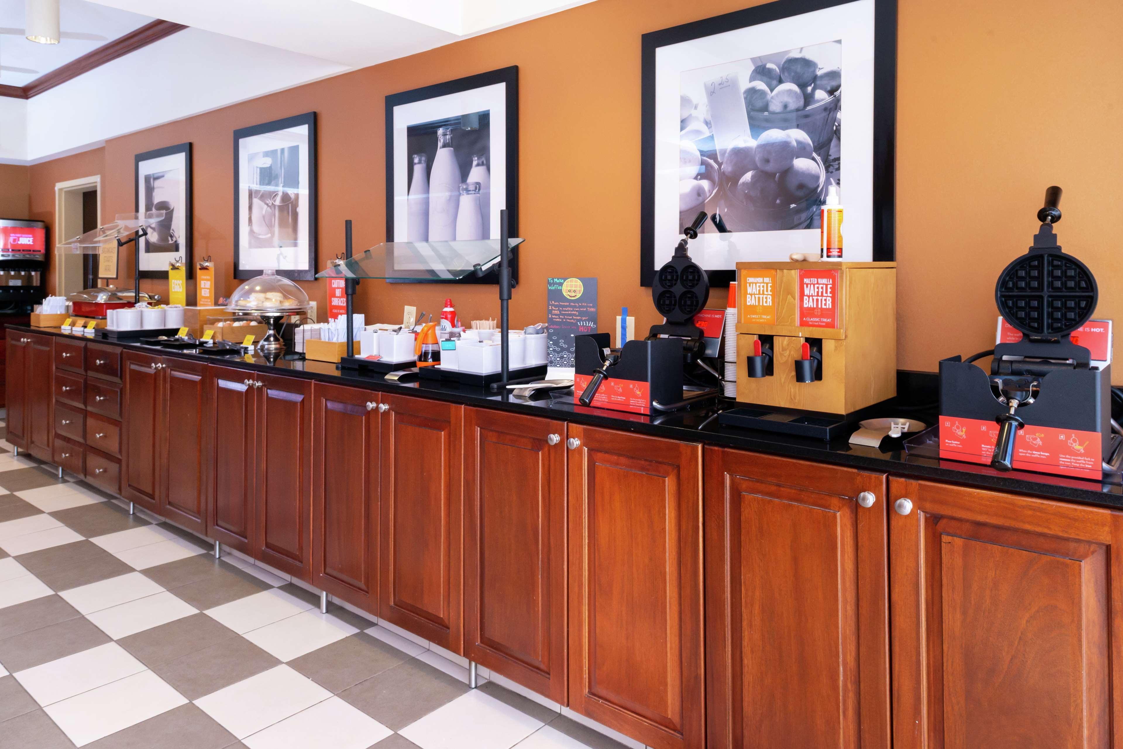 Hampton Inn Greensboro Airport Ngoại thất bức ảnh
