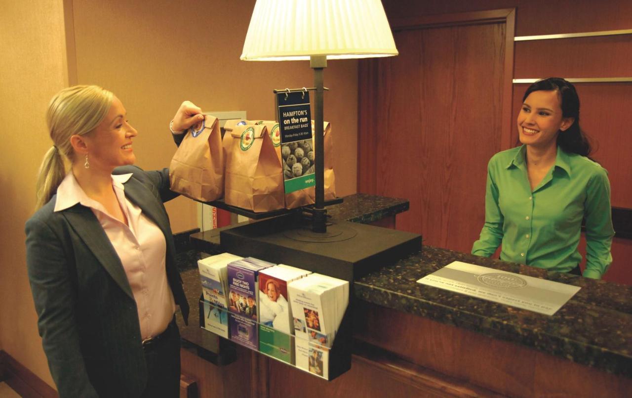 Hampton Inn Greensboro Airport Ngoại thất bức ảnh