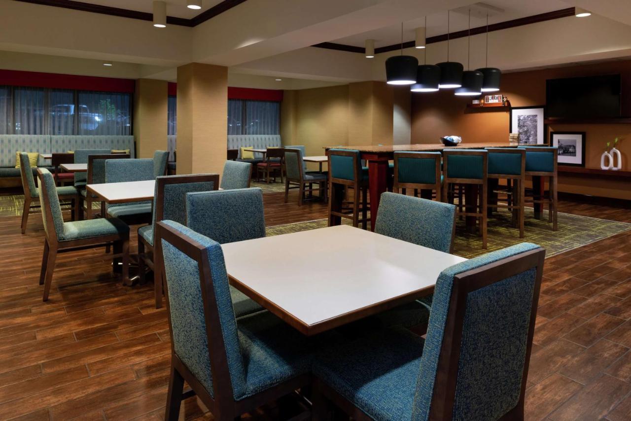 Hampton Inn Greensboro Airport Ngoại thất bức ảnh
