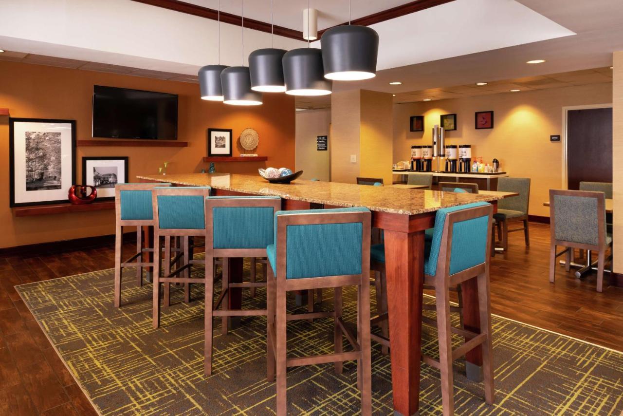 Hampton Inn Greensboro Airport Ngoại thất bức ảnh