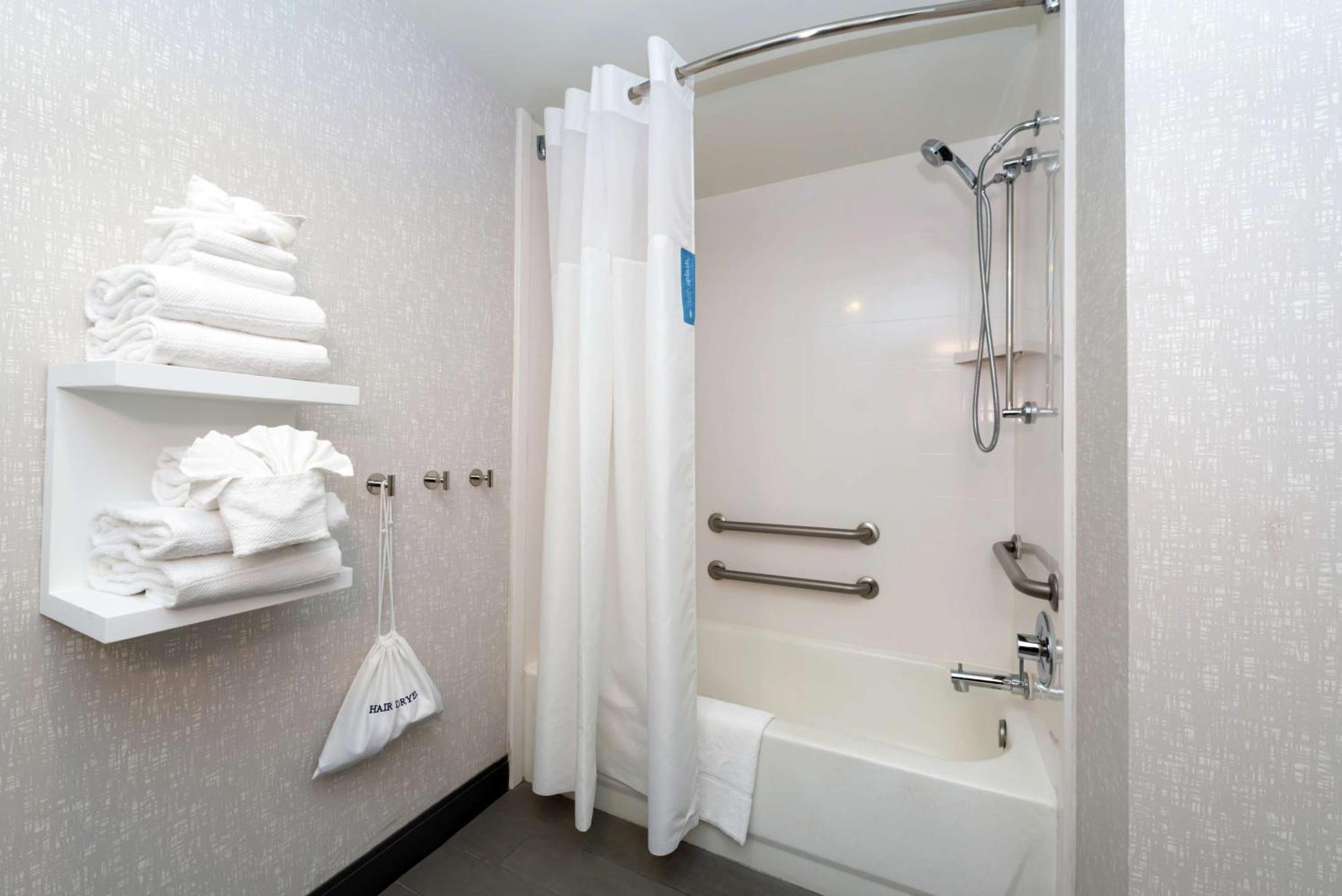 Hampton Inn Greensboro Airport Ngoại thất bức ảnh
