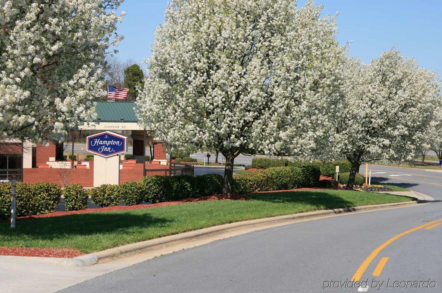 Hampton Inn Greensboro Airport Ngoại thất bức ảnh
